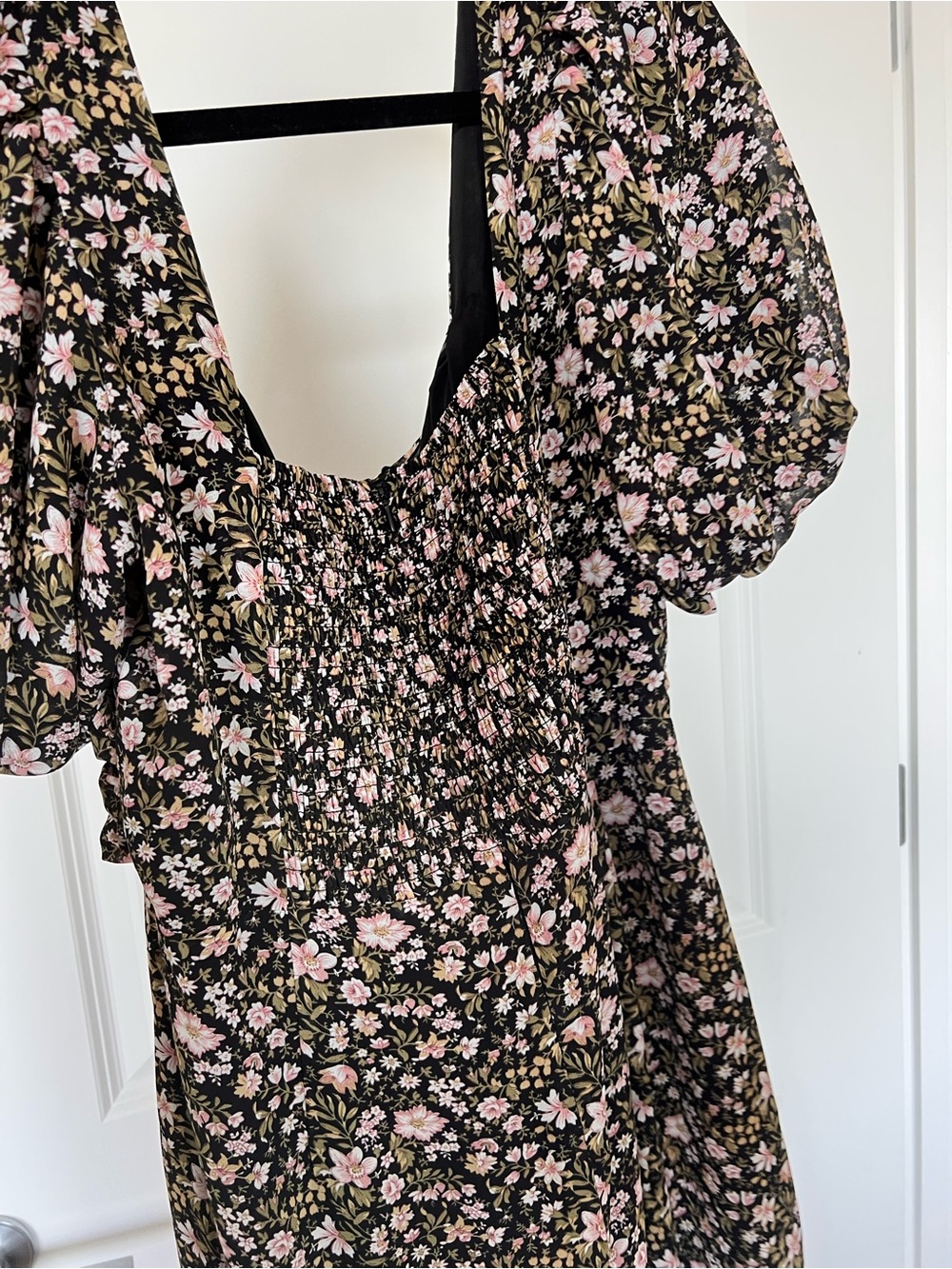 Astr Floral Puff-Sleeve Midi Dress in Black and Pink - Picture 4 of 5
